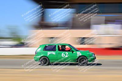 media/Sep-29-2024-24 Hours of Lemons (Sun) [[6a7c256ce3]]/StartFinish (245p-330p)/